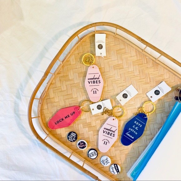 Weekend vibes pink keychains! Statement - Picture 3 of 3